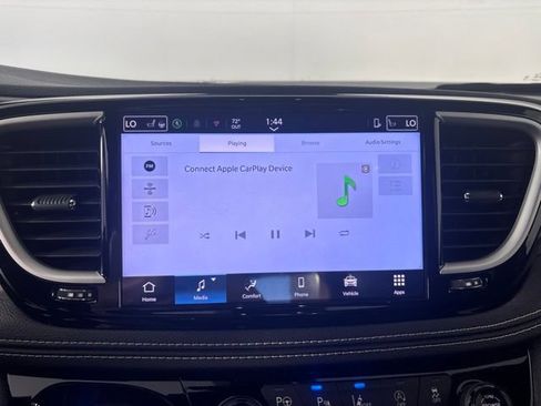 Used 2025 Chrysler Pacifica Select FWD image 5