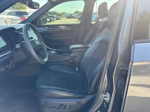 Used 2023 Jeep Grand Cherokee L Laredo RWD image 9