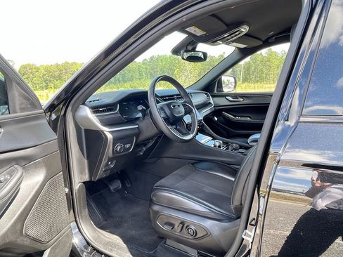 Used 2023 Jeep Grand Cherokee L Laredo AWD/4WD image 36