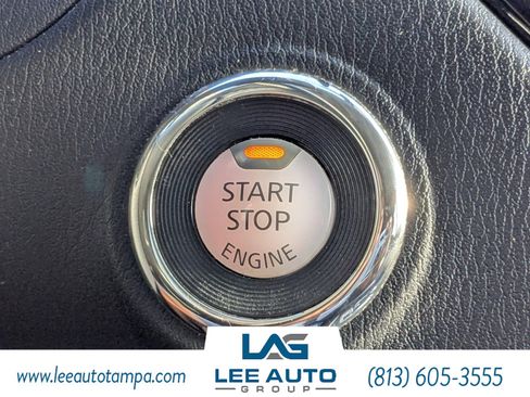 Used 2020 Nissan Pathfinder SV image 29