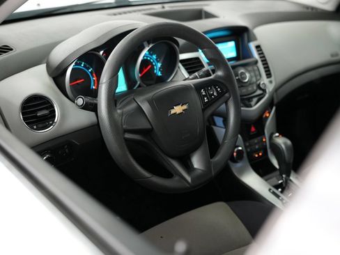 Used 2012 Chevrolet Cruze LS w/ Connectivity Package FWD image 6
