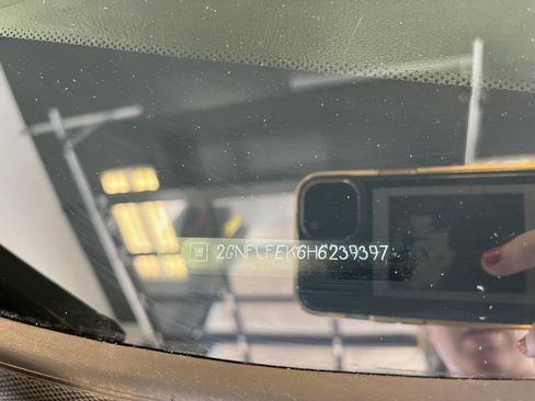 Used 2017 Chevrolet Equinox LT w/ Convenience Package image 26