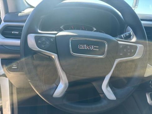 Used 2023 GMC Acadia SLE image 18