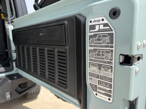 Used 2024 Jeep Wrangler Sport AWD/4WD image 40