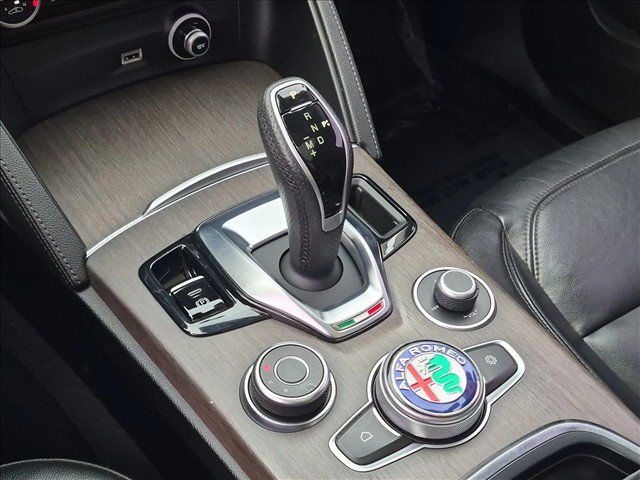 Used 2020 Alfa Romeo Stelvio Ti w/ Active Blind Spot Package AWD/4WD image 11