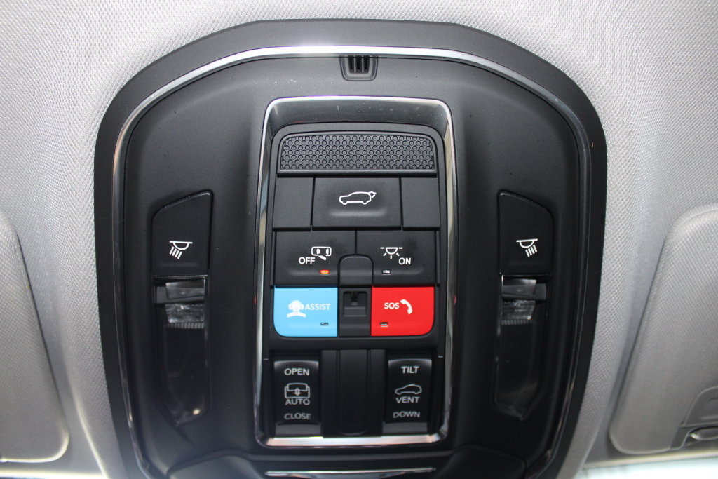 Used 2023 Jeep Grand Cherokee Laredo w/ Luxury Tech Group I AWD/4WD image 22