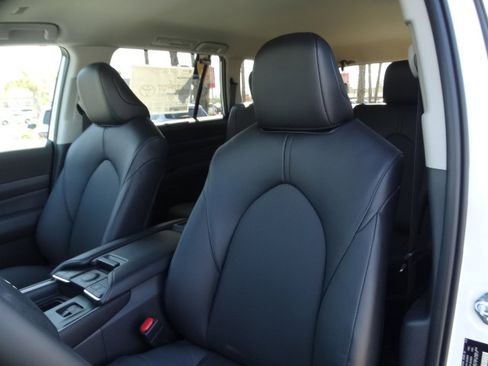 New 2026 Toyota Grand Highlander FWD image 11