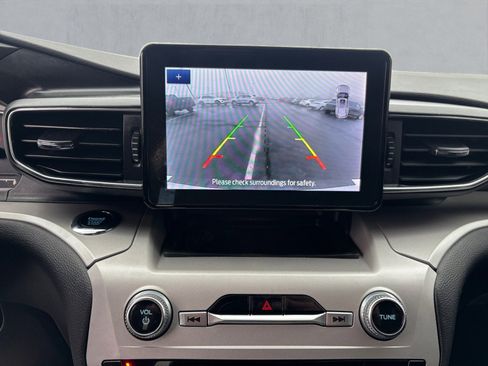 Used 2024 Ford Explorer XLT w/ Equipment Group 202A image 19