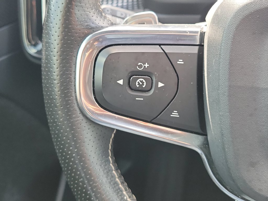 Used 2019 Volvo XC40 T5 R-Design AWD/4WD image 9