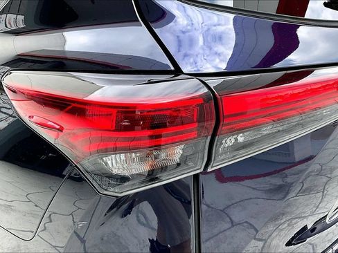 Used 2021 Toyota Highlander XLE FWD image 23