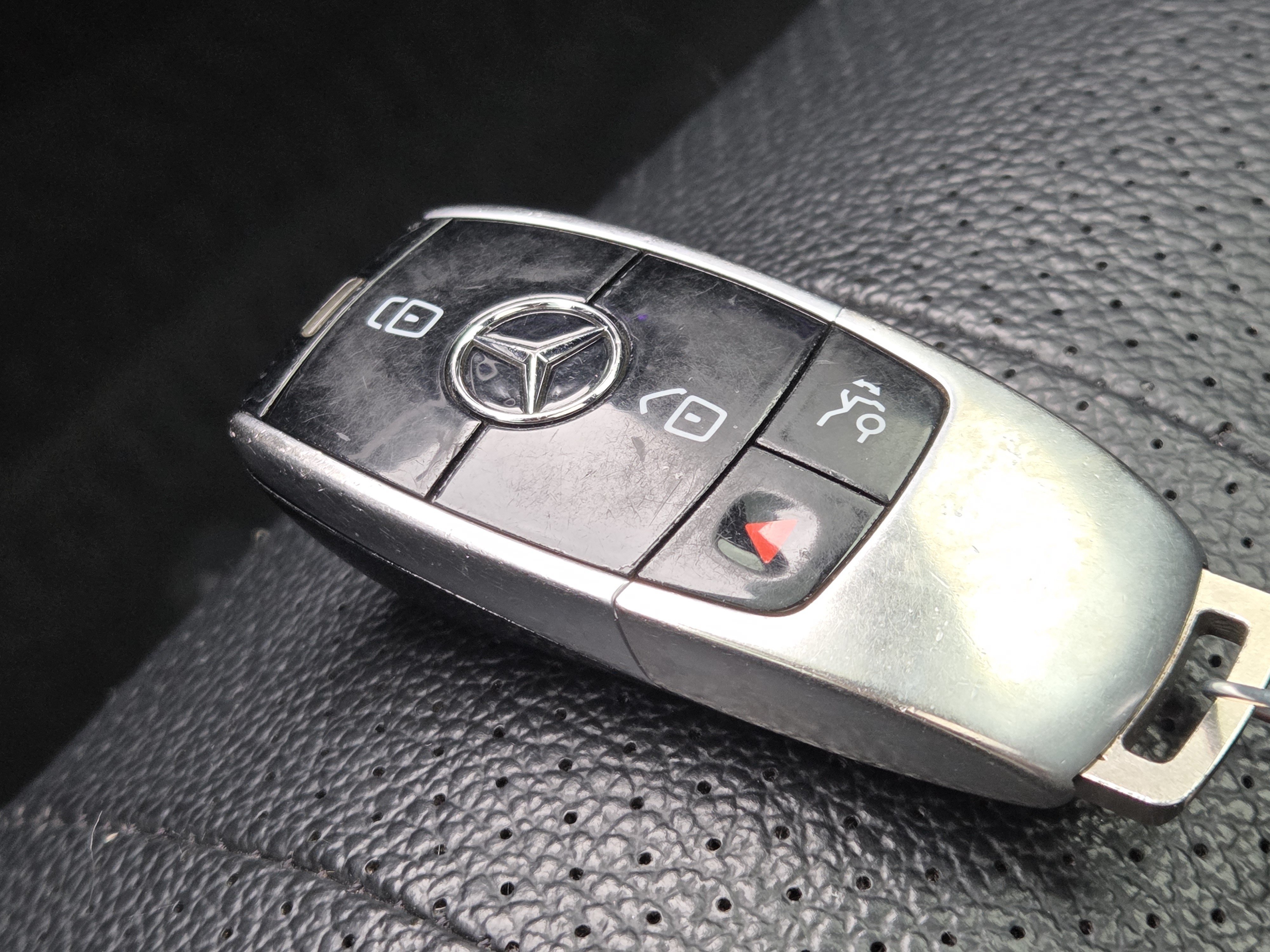 Used 2019 Mercedes-Benz E 300 4MATIC image 42