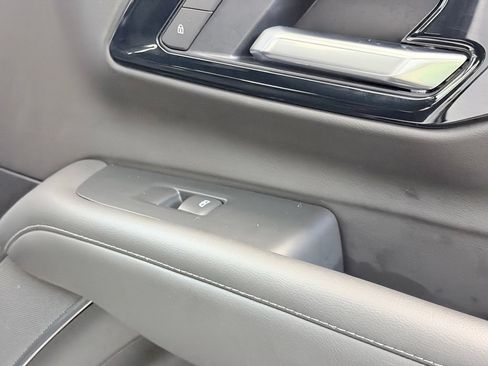 Used 2025 Chevrolet Suburban LS AWD/4WD image 41