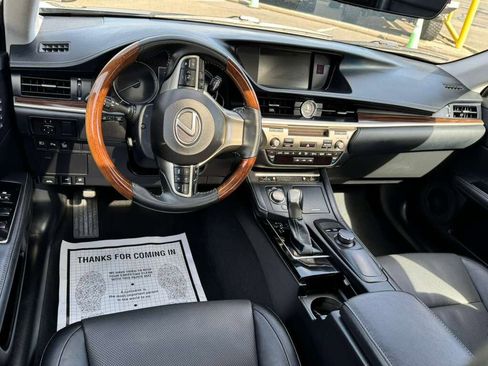 Used 2017 Lexus ES 350 w/ Premium Package image 12