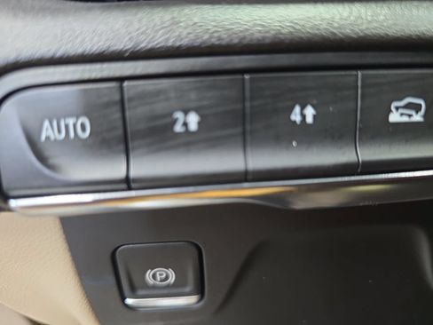 Used 2024 Cadillac Escalade ESV Premium Luxury AWD/4WD image 26
