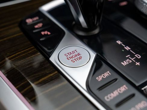 Used 2021 BMW X5 xDrive40i w/ M Sport Package image 21