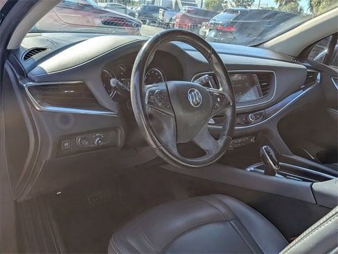 Used 2019 Buick Enclave Essence image 9