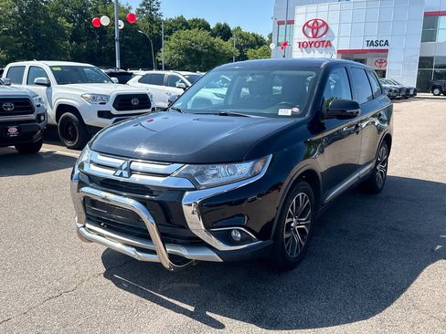 Used 2016 Mitsubishi Outlander SE AWD/4WD image 3