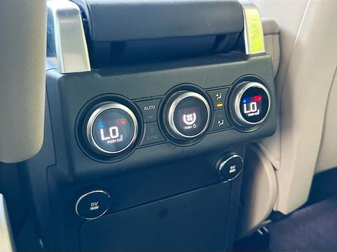 Used 2019 Land Rover Discovery HSE AWD/4WD image 27