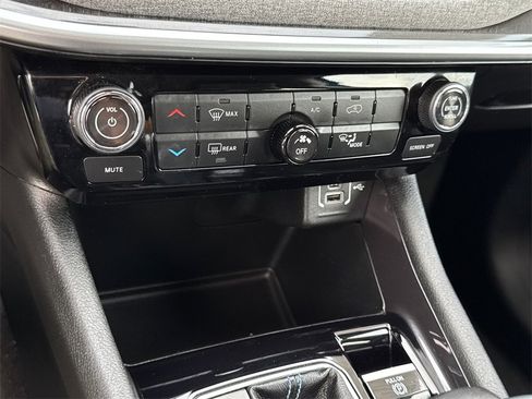 Used 2022 Jeep Compass Latitude image 31