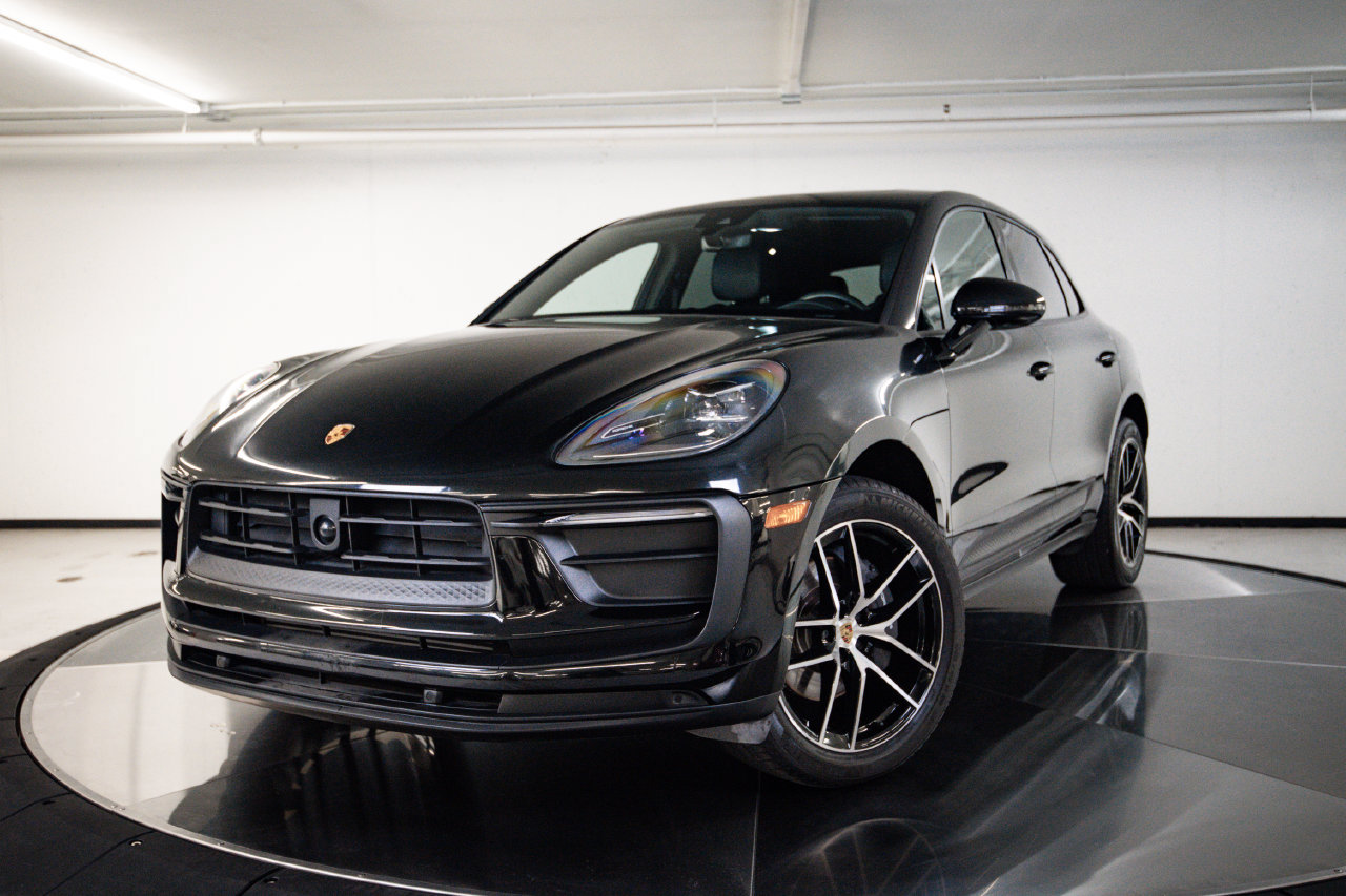 Certified 2024 Porsche Macan AWD/4WD image 1