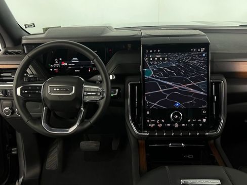 Used 2025 GMC Yukon XL Denali image 13