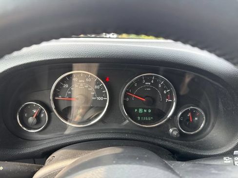 Used 2017 Jeep Wrangler Unlimited Sahara w/ Connectivity Group AWD/4WD image 2