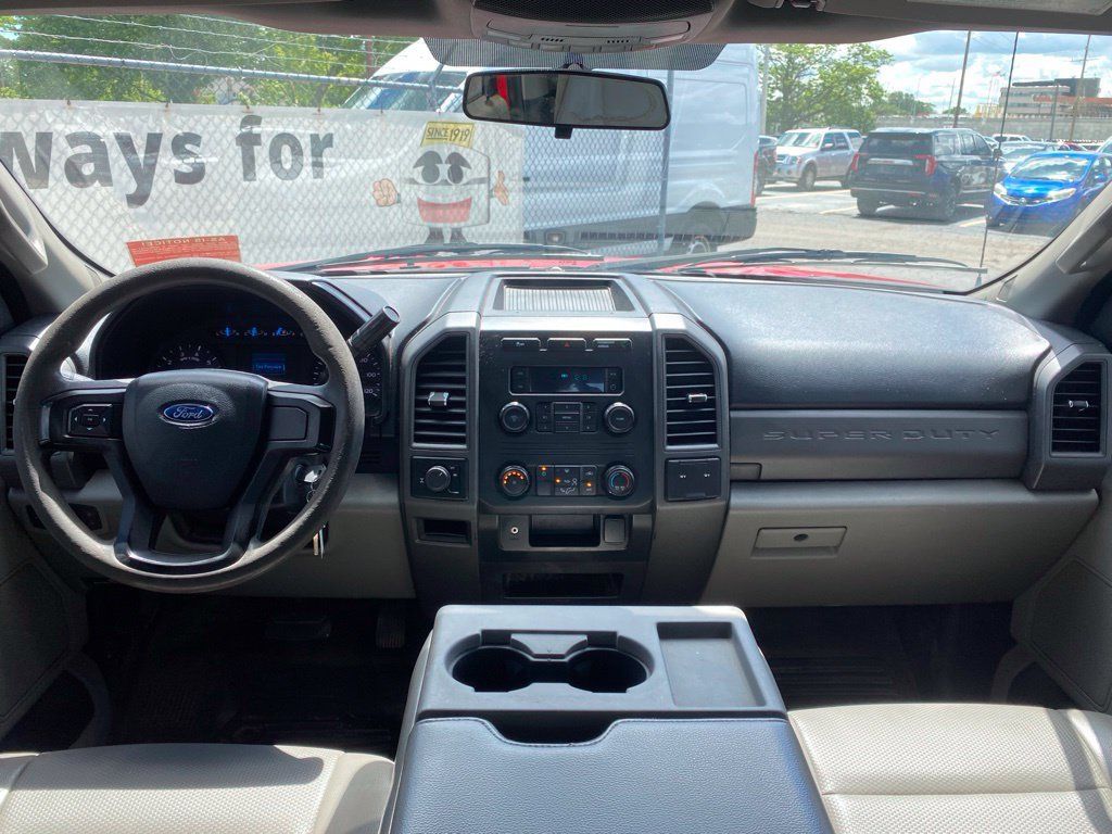 Used 2017 Ford F350 XL w/ Camper Package RWD image 15