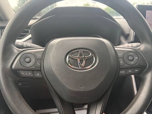Used 2024 Toyota RAV4 XLE AWD/4WD image 7