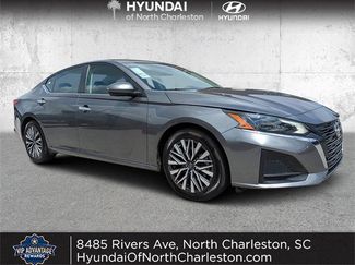 Used 2023 Nissan Altima 2.5 SV image 1