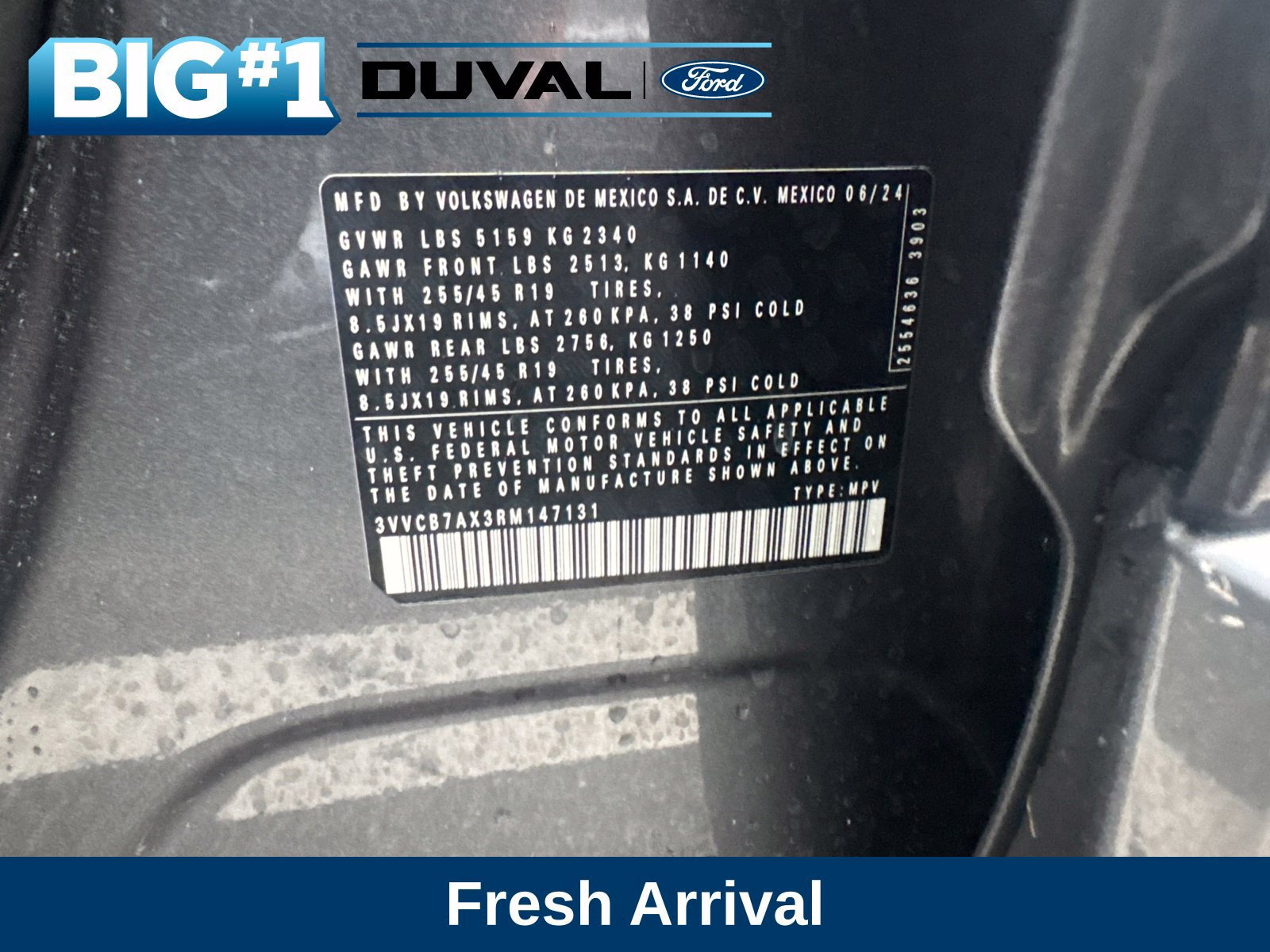 Used 2024 Volkswagen Tiguan SE R-Line FWD image 1