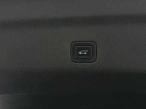 Used 2021 GMC Yukon Denali w/ Denali Ultimate Package image 11