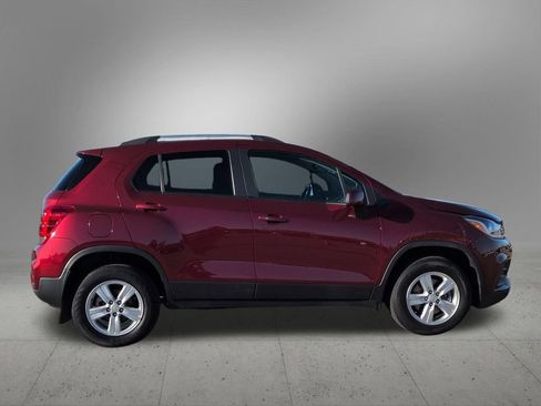 Used 2022 Chevrolet Trax LT w/ LT Convenience Package image 10
