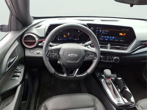 Used 2024 Chevrolet Trax RS w/ Sunroof Package FWD image 7
