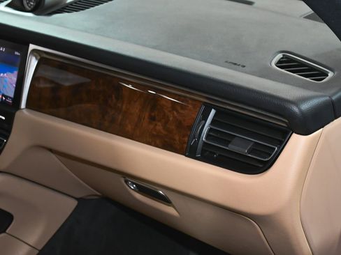 Used 2023 Porsche Macan AWD/4WD image 53