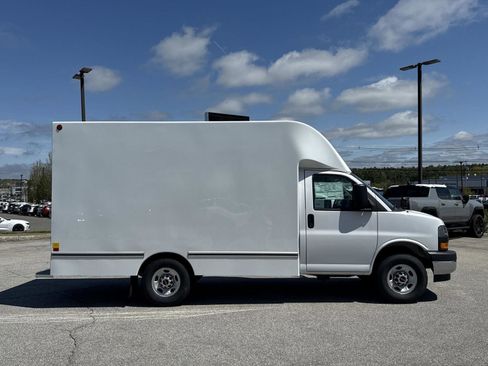 New 2025 GMC Savana 3500 w/ Power Convenience Package RWD image 5