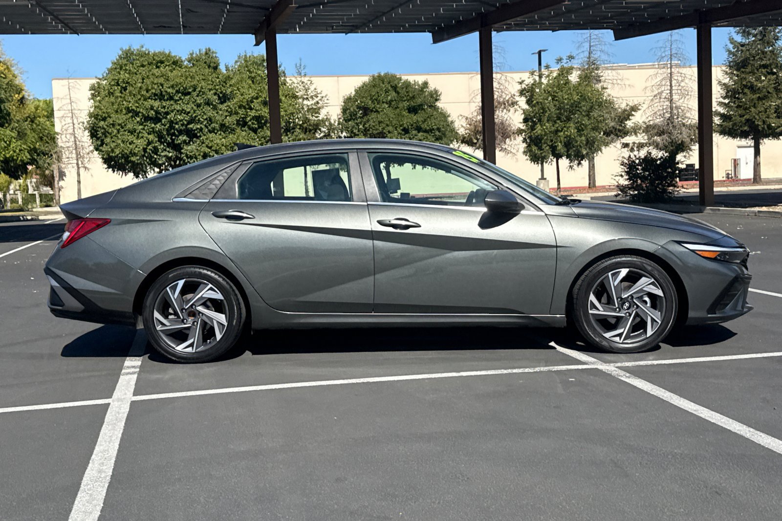 Used 2025 Hyundai Elantra SEL FWD image 10