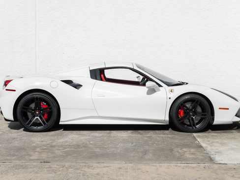 Used 2018 Ferrari 488 Spider RWD image 16
