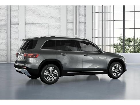 Used 2026 Mercedes-Benz GLB 250 4MATIC image 19