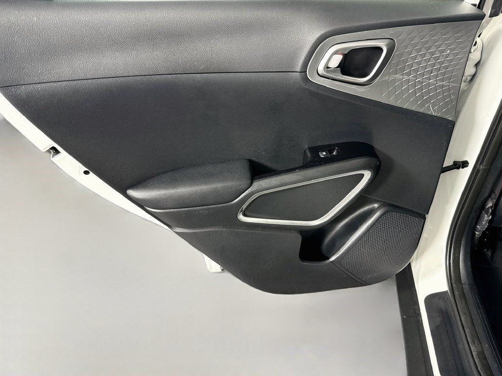 Used 2025 Kia Soul LX FWD image 24