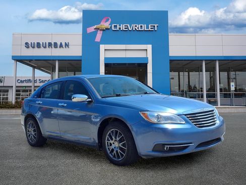 Used 2011 Chrysler 200 Limited FWD image 3
