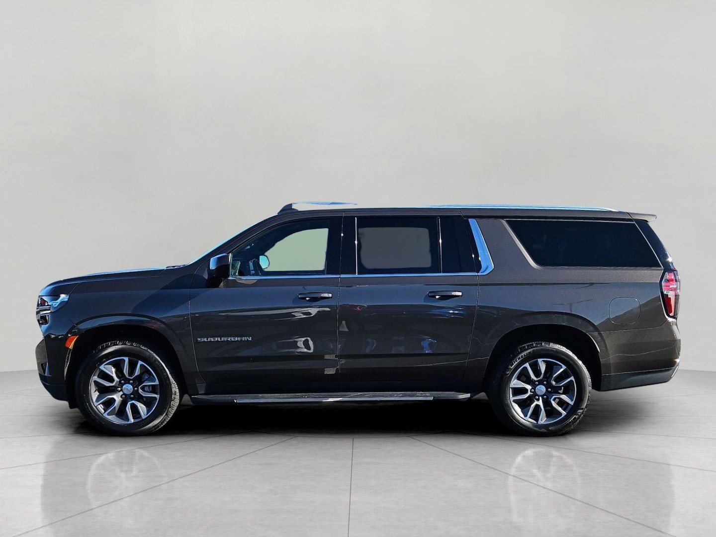 Used 2021 Chevrolet Suburban LT AWD/4WD image 5