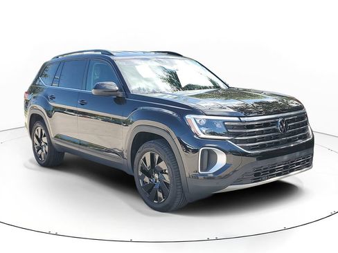 Certified 2026 Volkswagen Atlas SE w/ Black Wheel Package AWD/4WD image 1