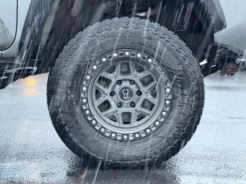 Used 2019 Toyota Tacoma TRD Off-Road image 12