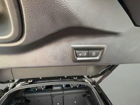 Used 2024 BMW X5 sDrive40i w/ Premium Package image 27