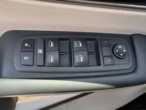 Used 2024 Chrysler Pacifica Touring-L FWD image 20