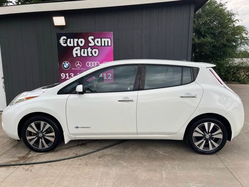 Used 2015 Nissan Leaf SL w/ Premium Package FWD image 4