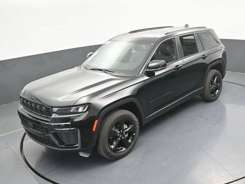 New 2026 Jeep Grand Cherokee Limited w/ Limited Altitude Package RWD image 41