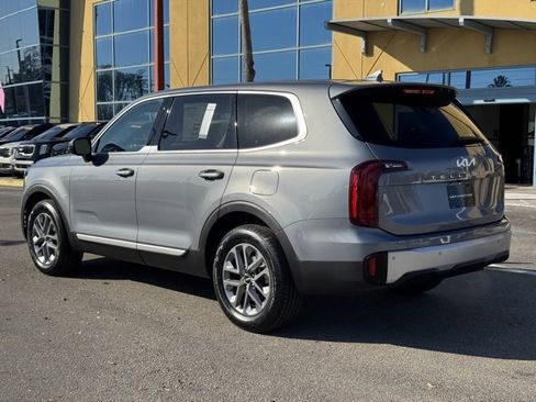 Certified 2024 Kia Telluride LX image 3