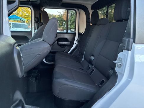 Used 2023 Jeep Gladiator Sport image 25