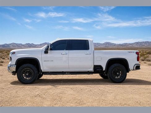 Used 2024 Chevrolet Silverado 2500 LTZ AWD/4WD image 7